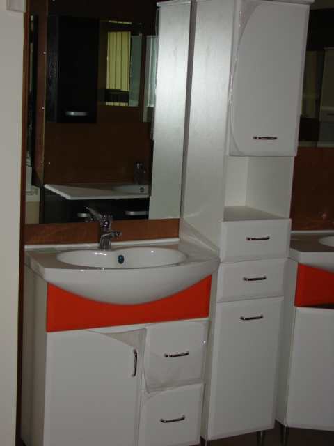 BATHROOM CABINET cm. L.70 H.88 P.46 MIRROR AND CABINET same as picture