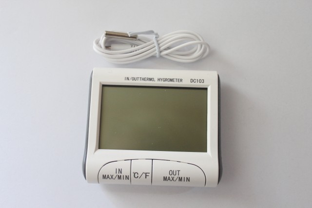 DIGITAL LCD THERMOMETER WITH SENSOR