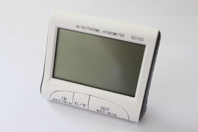 DIGITAL LCD THERMOMETER WITH SENSOR
