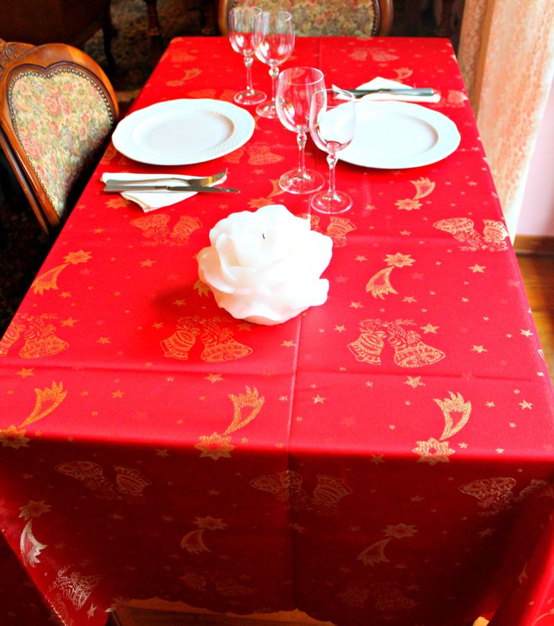 TOVAGLIA NATALIZIA ROSSA CM.160X160 POLIESTERE