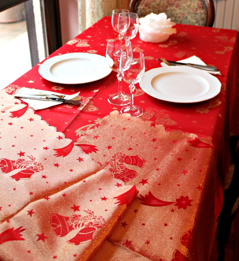 TOVAGLIA NATALIZIA ROSSA CM.160X160 POLIESTERE
