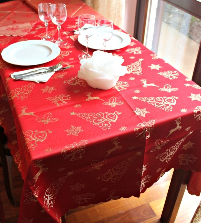 TOVAGLIA NATALIZIA ROSSA CM.160X220 POLIESTERE