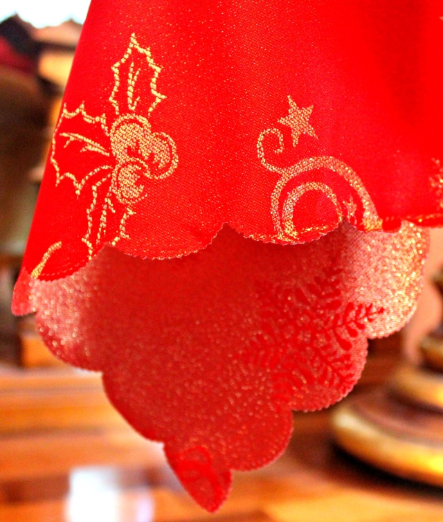 TOVAGLIA NATALIZIA ROSSA CM.160X220 POLIESTERE