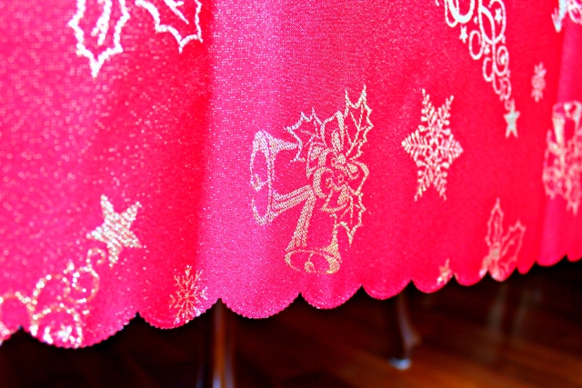 TOVAGLIA NATALIZIA ROSSA CM.160X220 POLIESTERE