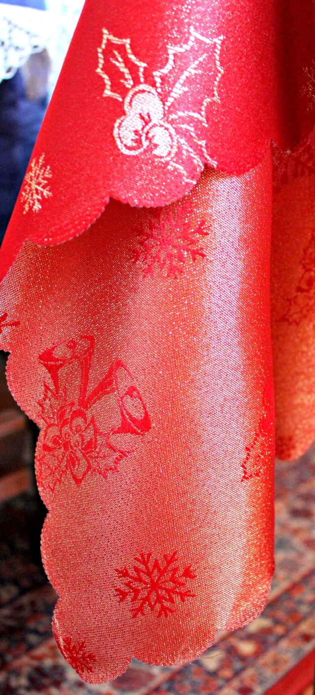 TOVAGLIA NATALIZIA ROSSA CM.160X160 POLIESTERE