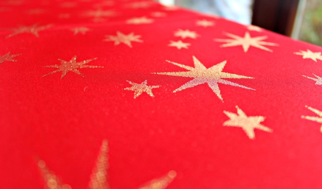 TOVAGLIA NATALIZIA ROSSA CM.160X220 POLIESTERE
