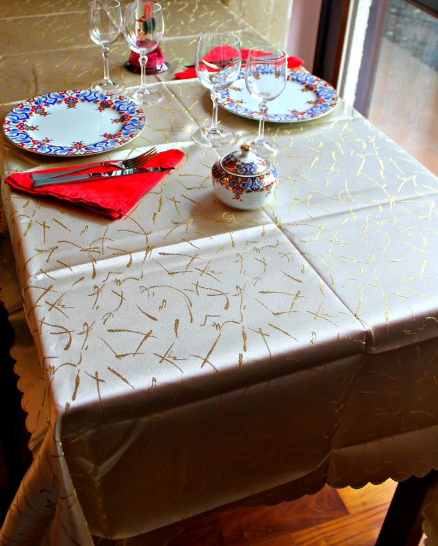 TOVAGLIA NATALIZIA ORO CM.160X220 POLIESTERE