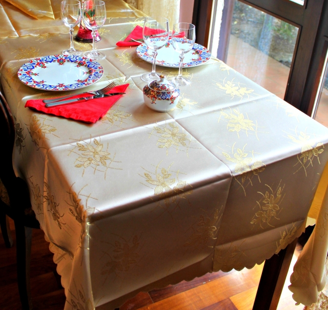 TOVAGLIA NATALIZIA ORO CM.160X220 POLIESTERE