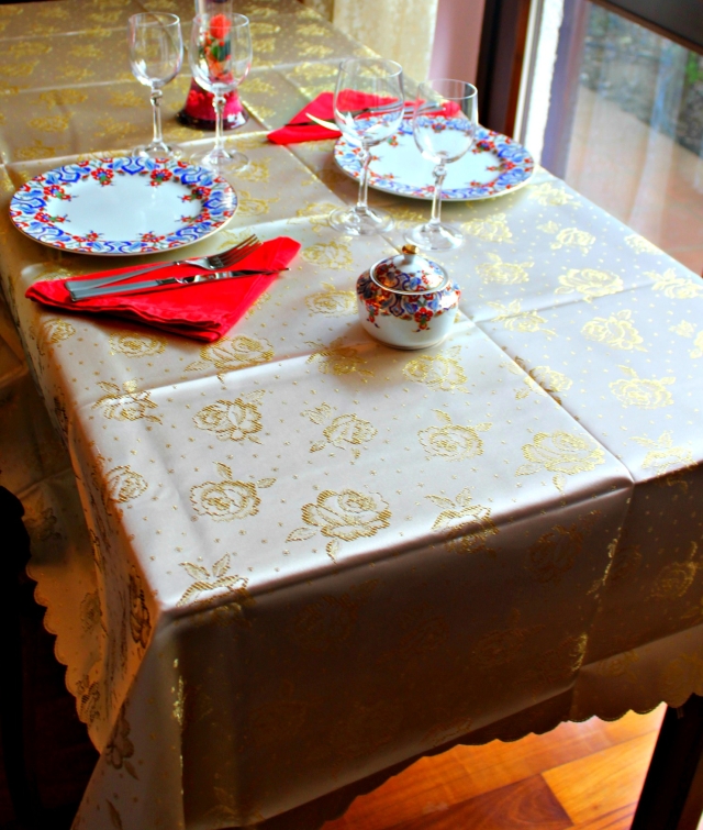 TOVAGLIA NATALIZIA ORO CM.160X220 POLIESTERE