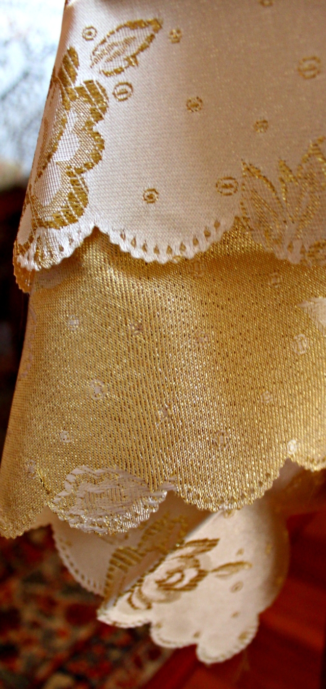 TOVAGLIA NATALIZIA ORO CM.160X220 POLIESTERE