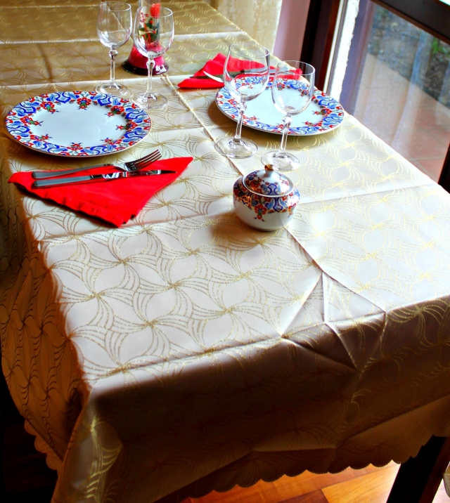 TOVAGLIA NATALIZIA ORO CM.160X220 POLIESTERE
