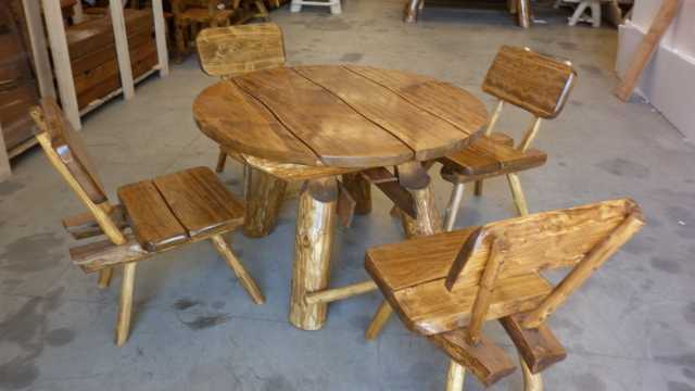 TAVOLO TONDO IN STILE CON 4 SEDIE COLORE NOCE PER 4 - 6 PERSONE
