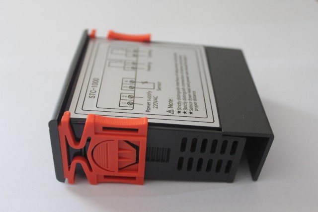 CONTROLLER CON SONDA PER GESTIONE TEMPERATURA RISCALDAMENTO E RAFFREDDAMENTO