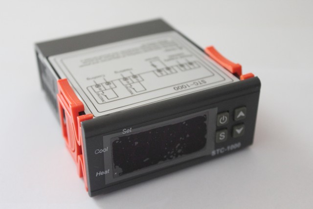 CONTROLLER CON SONDA PER GESTIONE TEMPERATURA RISCALDAMENTO E RAFFREDDAMENTO