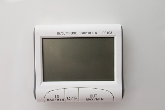 DIGITAL LCD THERMOMETER WITH SENSOR