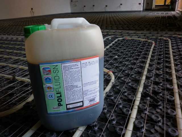 ADDITIVO SUPERFLUIDIFICANTE PER IMPIANTI CEMENTIZI E MASSETTI 10 LT.