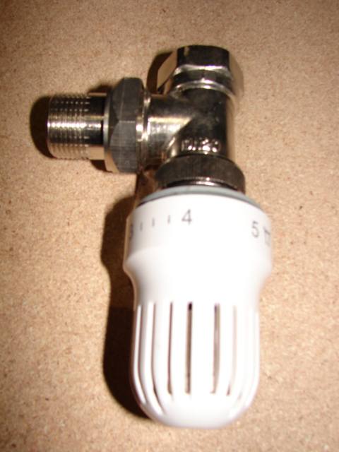 VALVOLA TERMOSTATICA DN.20 - 3/4" A SQUADRA