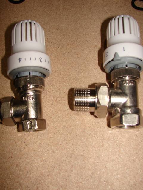 VALVOLA TERMOSTATICA DN.20 - 3/4" A SQUADRA