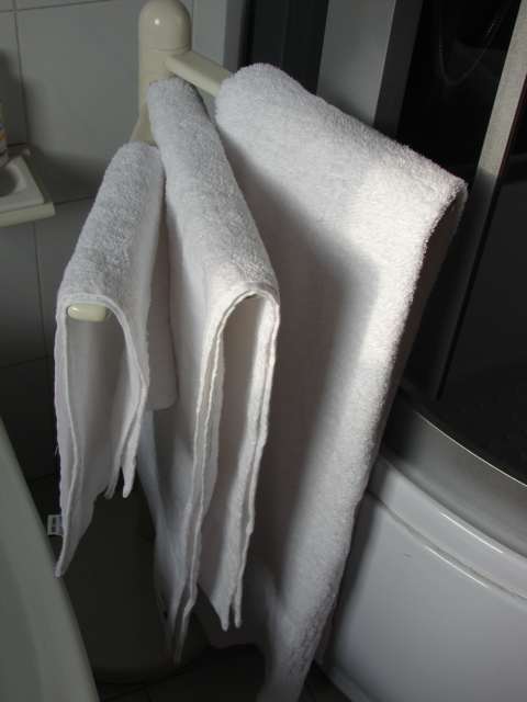 Towelogy® Ricamati Black White Mosaic Morbidi e assorbenti Set di 4 Asciugamani da Bagno in Cotone Egiziano 2 Asciugamani per Il Viso, 1 Asciugamano per Le Mani e 1 Asciugamano da Bagno 