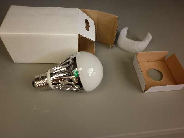 LAMPADINA A LED ATTACCO E27 AC. 220 W 5 COLORE BIANCO FREDDO