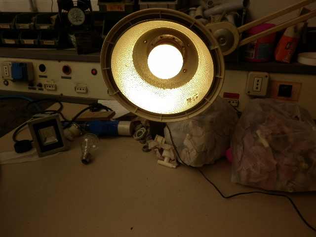 LAMPADINA A BULBO ATTACCO E27 AC. 220 W 5 COLORE BIANCO CALDO