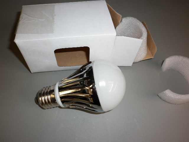 LAMPADINA A BULBO ATTACCO E27 AC. 220 W 4,5 COLORE BIANCO FREDDO