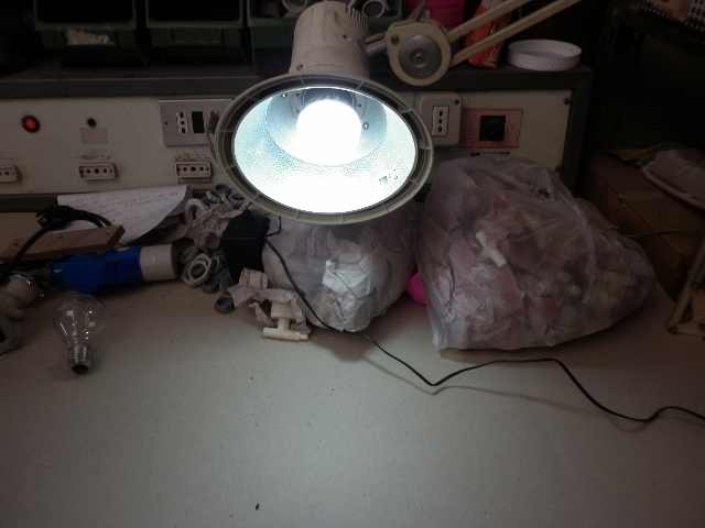 LAMPADINA A BULBO ATTACCO E27 AC. 220 W 4,5 COLORE BIANCO FREDDO
