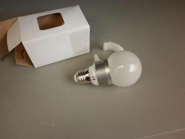 LAMPADINA A BULBO ATTACCO E27 AC. 220 W 4 COLORE BIANCO CALDO