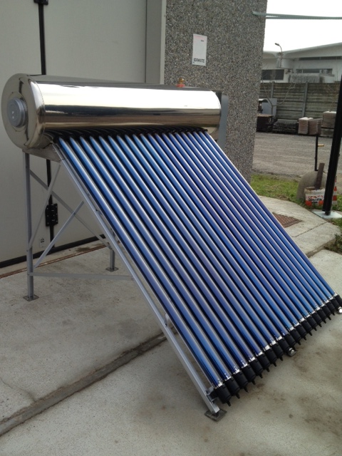 PANNELLO SOLARE TERMICO PRESSURIZZATO CON SERBATOIO DA 175 LITRI PORCELLANATO